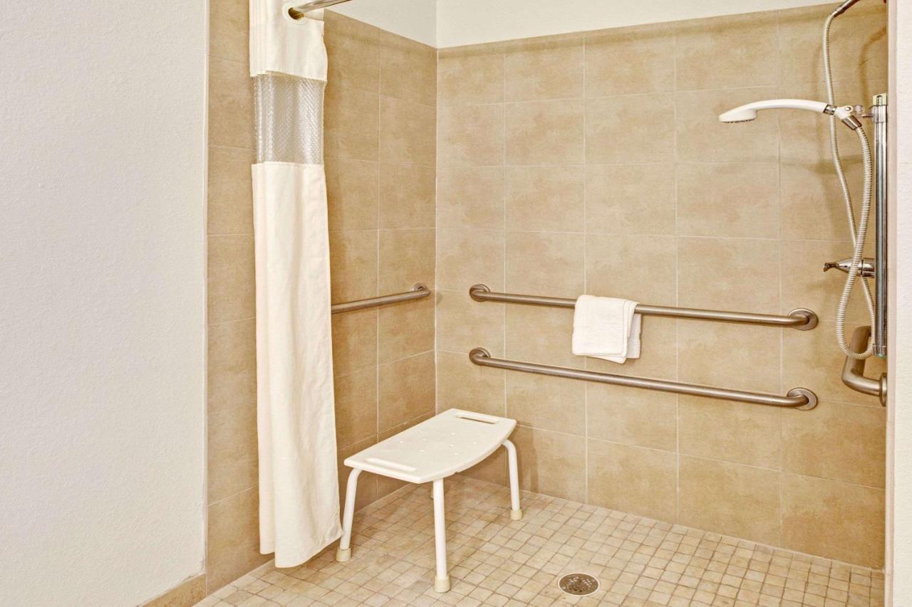 Super 8 By Wyndham Laporte La Porte Eksteriør billede